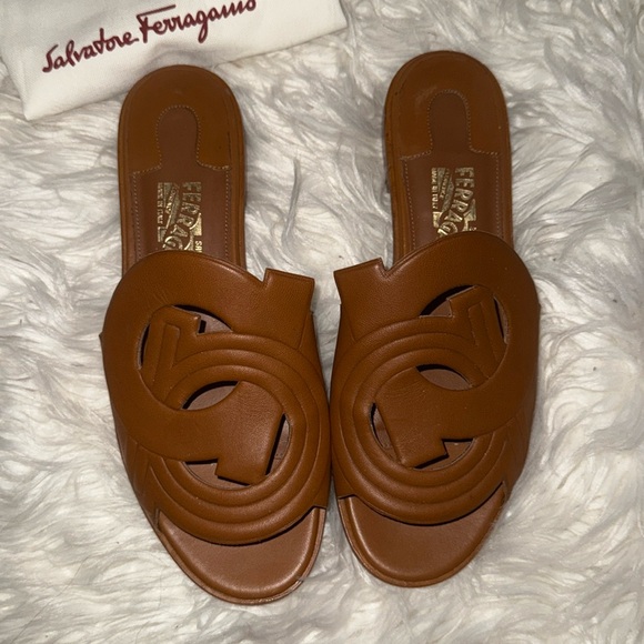 FERRAGAMO Gancini sandals - Picture 5 of 16